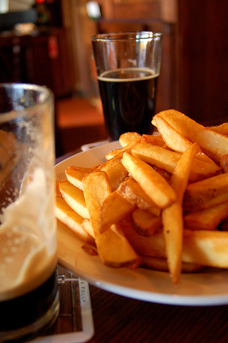File:Chips-beer-pub-food.jpg