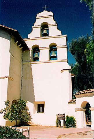 File:The campanario (bell wall) at Mission San Juan Bautista 1986.jpg