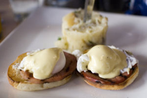 Eggs benedict.jpg