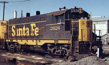 Santa Fe #2626 (former F3 #22C) wears the blue and yellow "billboard" livery. The unit's original F-series cab windows have been replaced, and the rear pane blanked out. The rounded cab roof was retained on this unit, but later examples had more angular cabs.[1]