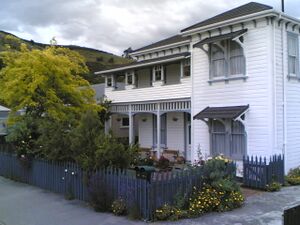 Amber House, Nelson, New Zealand, 2005-11-16T01-33Z.jpg