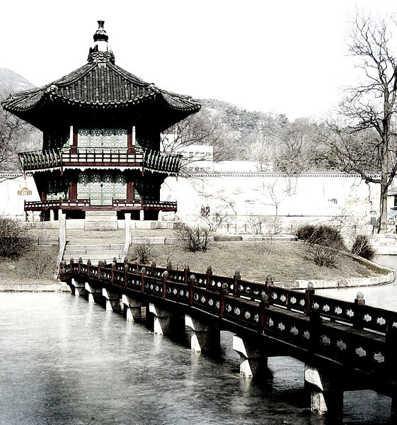 File:Gyeongbok Palace in winter.jpg